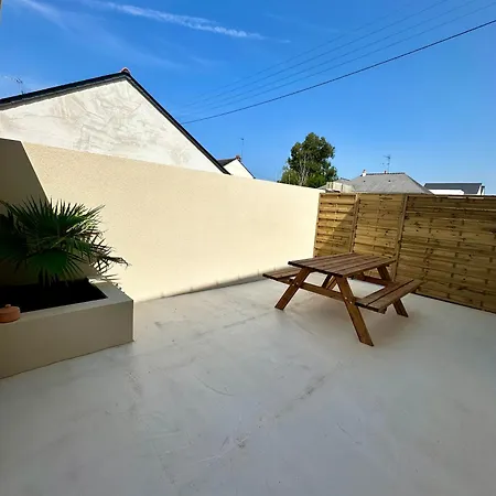 Charmante Maison Avec Terrasse Angers Exterior photo